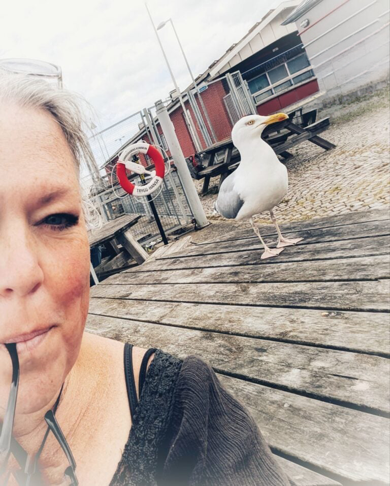 Fotograf Tina Björklund i sin studio